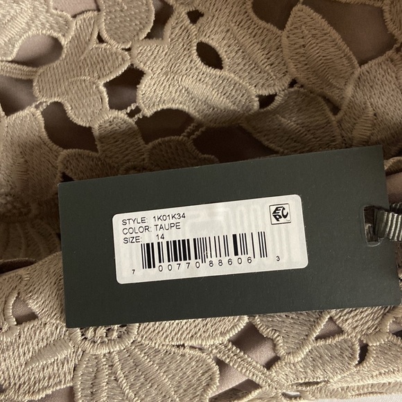 Vera Wang Floral Lace V-Neck Maxi Dress Gray Taupe Size 14 NWT - Picture 9 of 10